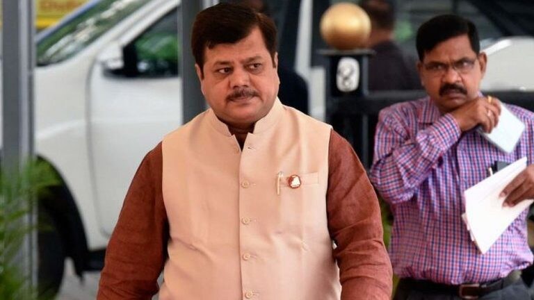 प्रवीण दरेकरांना मुंबै बँक घोटाळा प्रकरणात दिलासा, पुरावे न सापडल्याने क्लीन चिट Mumbai Tak
