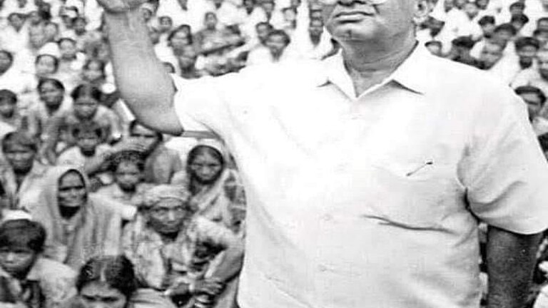 जेव्हा एका कामगार नेत्याने इंदिरा गांधी सरकार हादरवलं होतं….. Mumbai Tak