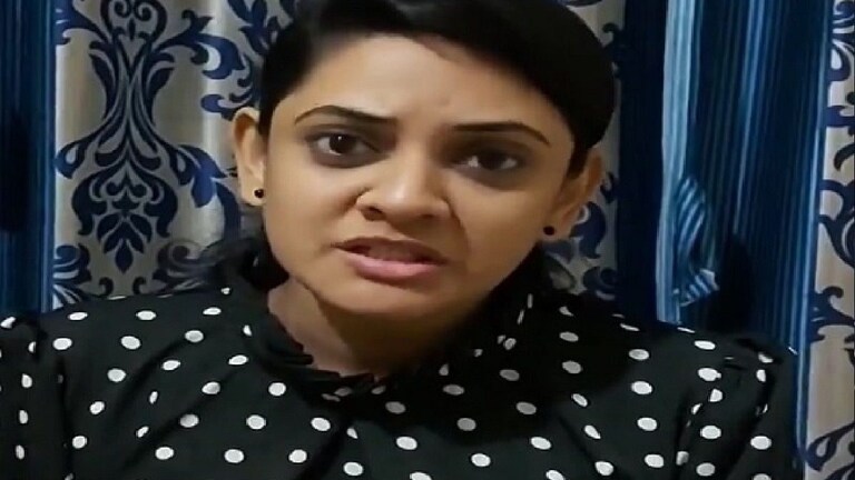 अभिनेत्री धनश्री भालेकरची फसवणूक, सोशल मीडियावर पोस्ट केला व्हीडिओ Mumbai Tak