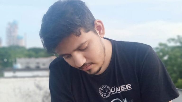 UPSC Result 2020: मोठ्या पगाराची नोकरी सोडली, ‘या’ तरुणाने UPSC मध्ये कसं मिळवलं यश? Mumbai Tak