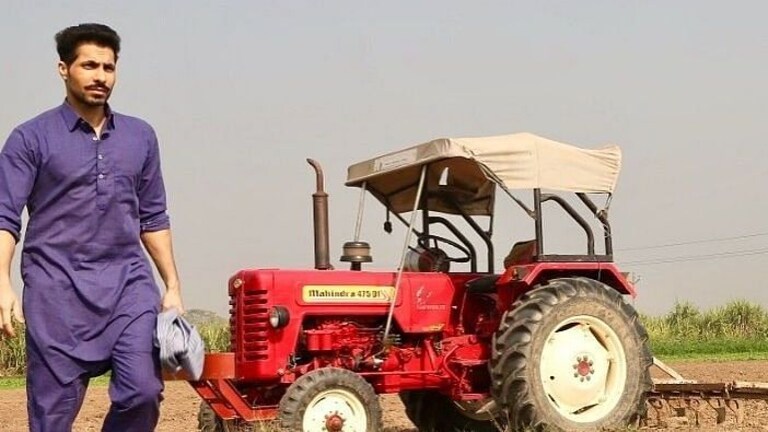 दिल्लीत शेतकऱ्यांना भडकावल्याचा आरोप होत असलेला दीप सिद्धू कोण? Mumbai Tak