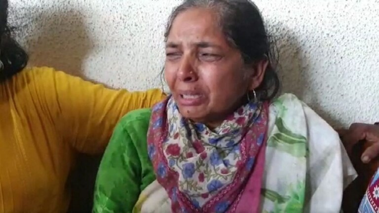 शिवकुमार माझ्या मुलीचा खूप छळ करत होता! दीपाली चव्हाण यांच्या आईचा टाहो Mumbai Tak