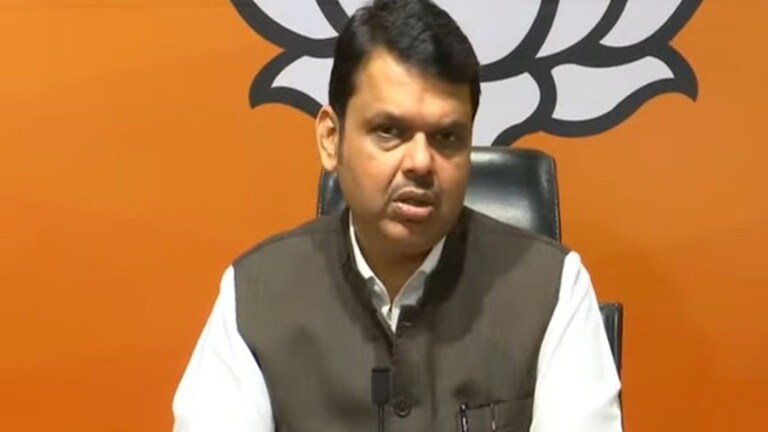 परमबीर सिंग यांनी केलेल्या आरोपांबाबत मुख्यमंत्री का बोलत नाहीत? -फडणवीस Mumbai Tak