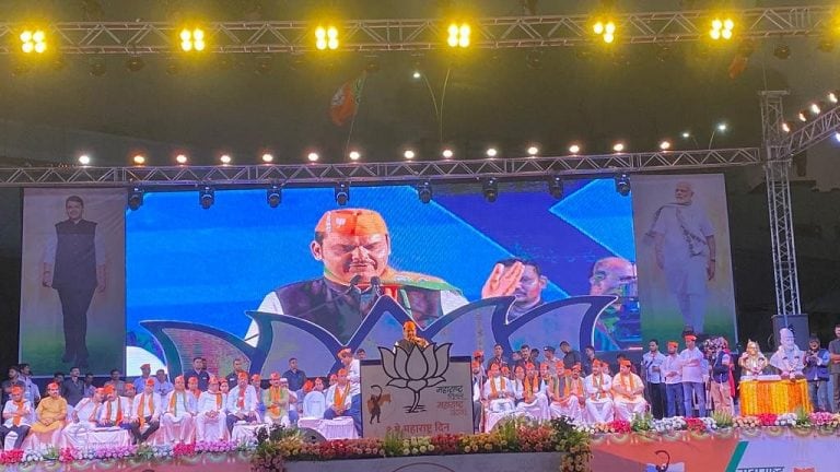 भोंगे उतरवायला ज्यांची हातभर फाटते, ते म्हणतात…; फडणवीसांचा ठाकरेंवर वार Mumbai Tak