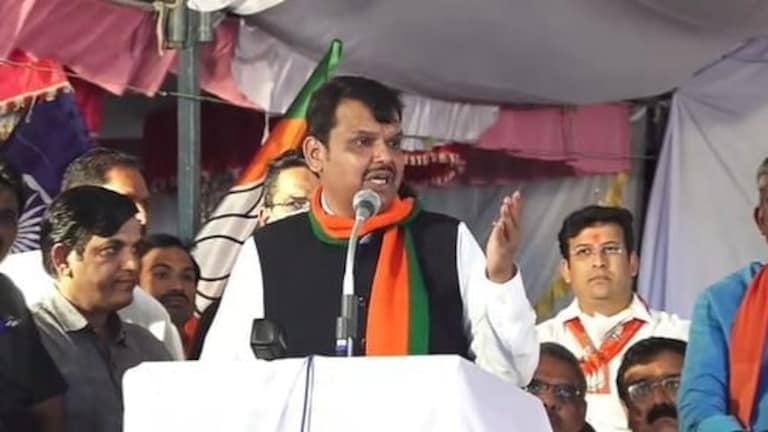 मंत्र्याचा जावई हर्बल तंबाखू पिकवू शकत असेल तर शेतकऱ्यांनाही संमती द्या-फडणवीस Mumbai Tak