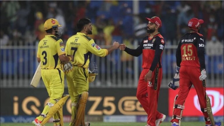 IPL 2021 : आश्वासक सुरुवातीनंतरही RCB गाडी रुळावरुन घसरली, CSK ६ विकेटने विजयी Mumbai Tak