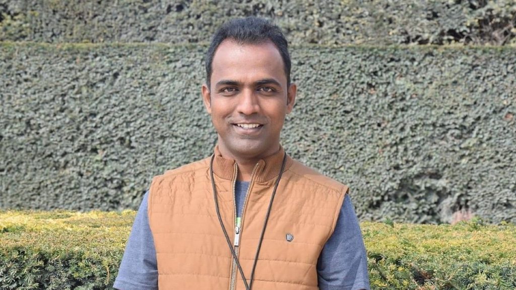 ग्लोबल टीचर डिसलेगुरूजींना चूक मान्य, आरोपांबाबत मागितली जिल्हा प्रशासनाची माफी Mumbai Tak