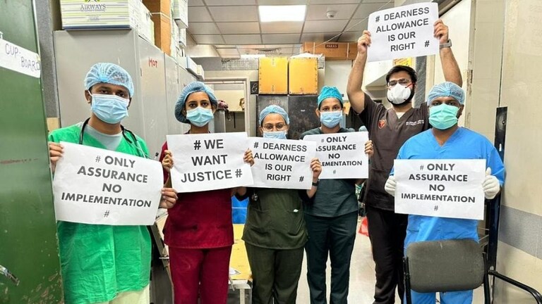 महाराष्ट्रात ‘या’ 6 मागण्यांसाठी निवासी डॉक्टरांनी पुकारला संप Mumbai Tak