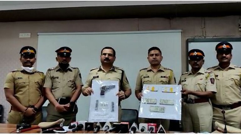 मुंबईत स्टेट बँकेवर दरोडा : अवघ्या काही तासांमध्ये दोन्ही आरोपी अटकेत Mumbai Tak
