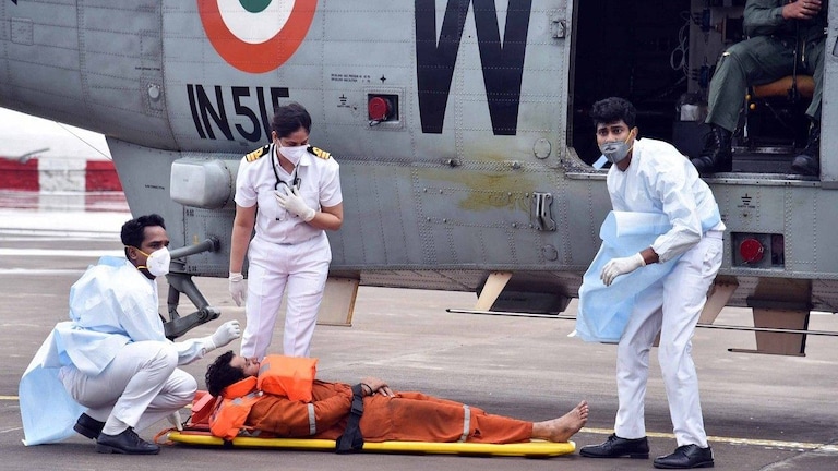 Tauktae Cyclone: बार्ज P305 जहाजावरील तब्बल 22 जणांचे मृतदेह हाती, अद्यापही 53 जणांचा शोध सुरु Mumbai Tak