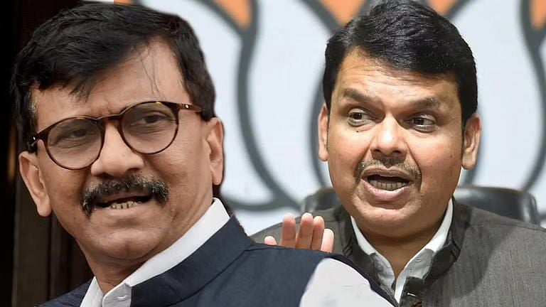 फडणवीस आणि त्यांचे सर्वच बापजादे महाराष्ट्राचा लचका तोडण्याचे स्वप्न पाहत होते: सामना Mumbai Tak