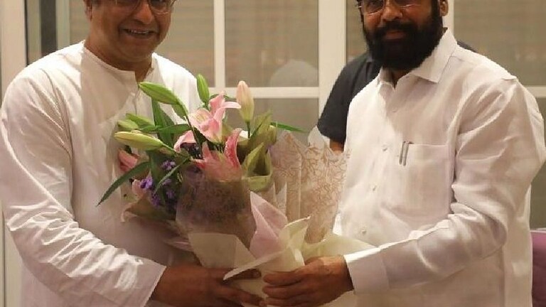 एकनाथ शिंदे राज ठाकरेंच्या भेटीला ‘शिवतीर्थवर’,बाप्पाच्या दर्शनासह नव्या समीकरणांची नांदी? Mumbai Tak