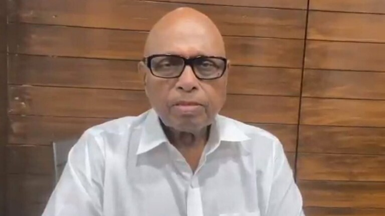 वर्षा गायकवाड यांचे वडील माजी खा. एकनाथ गायकवाड यांचं कोरोनानं निधन Mumbai Tak