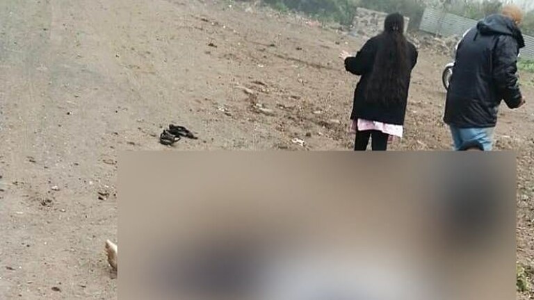 मुंबई-गोवा हायवेवर लघुशंकेला उतरलेल्या तिघांना ट्रेलरची जोरदार धडक, तरुणाचा जागीच मृत्यू Mumbai Tak