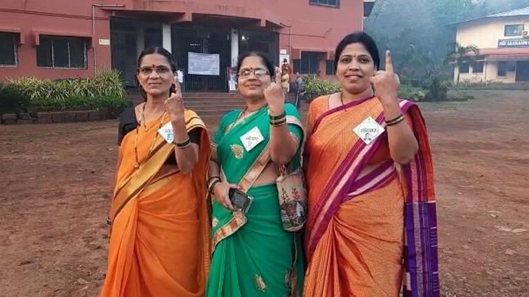Maharashtra Nagar Panchayat Election: मतदानाची रणधुमाळी, 105 नगरपंचायती, 2 जिल्हा परिषदांसाठी मतदान Mumbai Tak