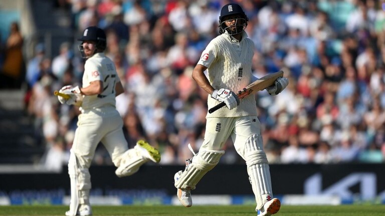 Ind vs Eng : दुसऱ्या डावात इंग्लंडची आश्वासक सुरुवात, अखेरच्या दिवशी भारतीय गोलंदाजांचा लागणार कस Mumbai Tak