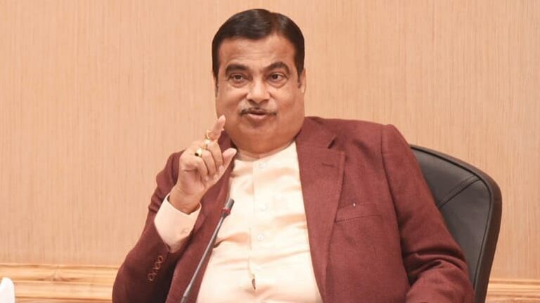 राजकारण करु नका,प्रत्येक कामाचे बोर्ड आणि झेंडे नको ! गडकरींचा भाजप नेत्यांना सल्ला Mumbai Tak
