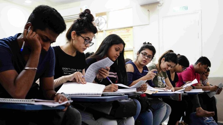MPSC परीक्षेबाबत अत्यंत मोठी बातमी, परीक्षेची
तारीख जाहीर! Mumbai Tak
