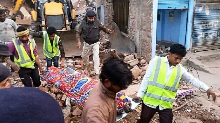 भयंकर स्फोटाने तीन मजली इमारत जमीनदोस्त; ८ जणांचा जागीच मृत्यू Mumbai Tak
