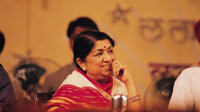 असा आवाज आणि गायकी पुन्हा होणे नाही!-शिरीष कणेकर Mumbai Tak