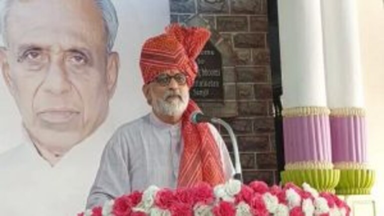 बरं झालं महात्मा गांधींना मारलं, आज असते तर झुरून मेले असते -तुषार गांधी Mumbai Tak