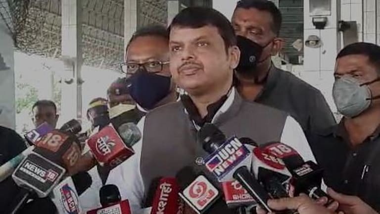 एक मुख्यमंत्री बाकीचे सुपर मुख्यमंत्री ! Lockdown-Unlock च्या गोंधळावर फडणवीसांची राज्य सरकारवर टीका Mumbai Tak