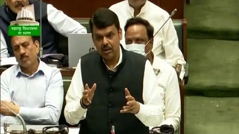 गिरीश महाजनांवर खोटा गुन्हा दाखल करण्यासाठी सरकारी वकीलांचं कुभांड – फडणवीसांचा गंभीर आरोप Mumbai Tak