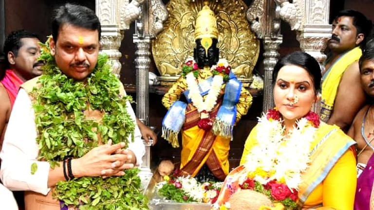 कार्तिकी एकादशी : ‘आम्ही मंदिरात कुरघोडीची कामं करत नाही’; फडणवीसांनी केली महापूजा Mumbai Tak
