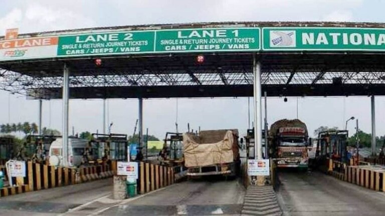 डबल टोल भरायचा नसेल तर आजच फास्ट टॅग काढा ! Mumbai Tak