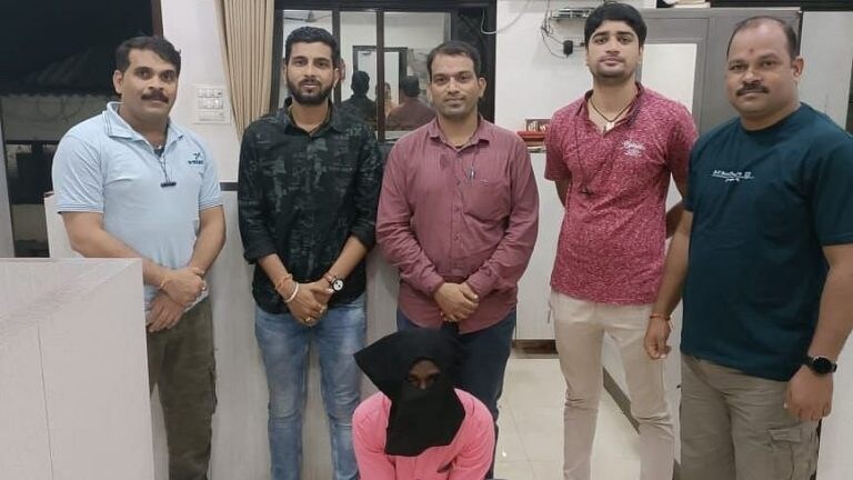शिवसेना शाखाप्रमुखाच्या हत्या प्रकरणातील आरोपीला 6 वर्षांनंतर अटक; कोल्हापुरात ठोकल्या बेड्या Mumbai Tak