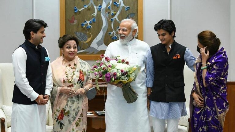 Mahanaryaman Scindia: PM मोदींच्या भेटीनंतर 4 दिवसात ज्योतिरादित्य शिंदेंच्या मुलाची मोठ्या पदावर वर्णी Mumbai Tak