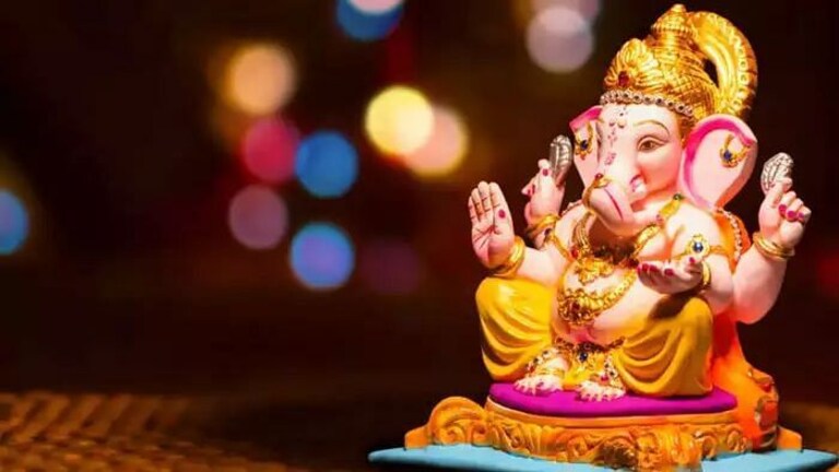 गणेश चतुर्थीच्या दिवशी चंद्रदर्शन का करत नाहीत? कारण माहित आहे का? Mumbai Tak
