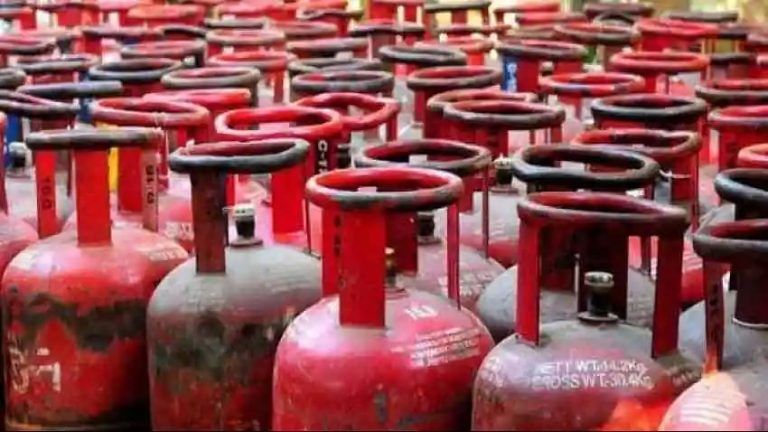 महागाईच्या वणव्याची झळ वाढली, LPG सिलेंडरच्या किमतीत दुसऱ्यांदा वाढ Mumbai Tak