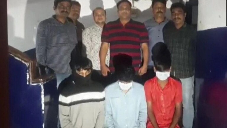 मुंबईत गे सेक्स रॅकेटचा पर्दाफाश, युवकाला विवस्त्र करून ब्लॅकमेल करणाऱ्या तिघांना अटक Mumbai Tak