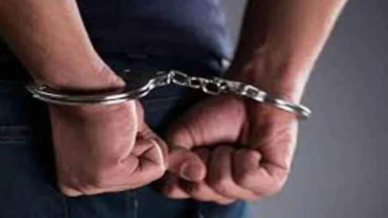 पाकिस्तानच्या सीमेवर धडकले बीडचे पोलीस, 40 लाखांची फसवणूक करणाऱ्या टोळीला अटक Mumbai Tak