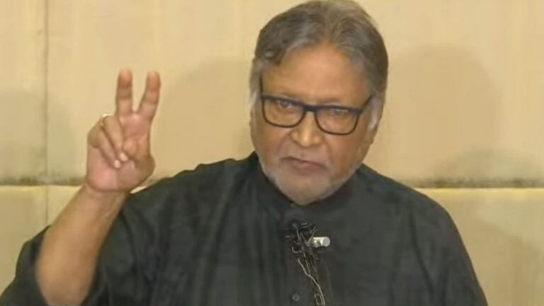 विक्रम गोखलेंनी व्यक्त केला संताप, म्हणतात… मोबाइलवर कायद्याने बंदी आणली पाहिजे! Mumbai Tak