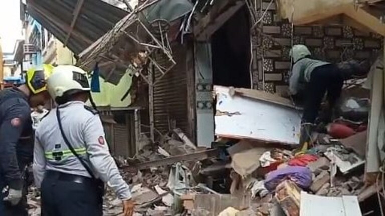Mumbai Building collapse: मुंबईत इमारत दुर्घटना, तिघांचा मृत्यू, सातजण जखमी Mumbai Tak