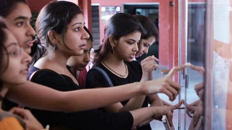 दहावीच्या निकालाची प्रतिक्षा संपली; शिक्षणमंत्र्यांनी सांगितली तारीख आणि वेळ Mumbai Tak