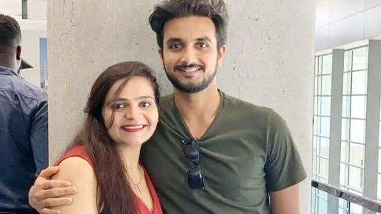 IPL 2022 : RCB च्या हर्षल पटेलवर दुःखाचा डोंगर, मुंबईविरुद्ध सामन्यादरम्यान बहिणीचं निधन Mumbai Tak