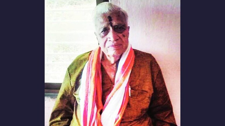 सरन्यायाधीश असताना CM शिंदेंसोबत एकाच मंचावर कसे? अखेर स्वतः लळीत यांनीच दिलं उत्तर Mumbai Tak