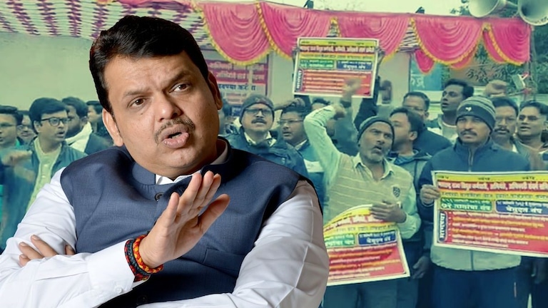 Maharashtra-Karnatak सीमेवर तणाव : आमदार हसन मुश्रीफ यांना धक्काबुक्की; कार्यकर्त्यांवर लाठीचार्ज Mumbai Tak