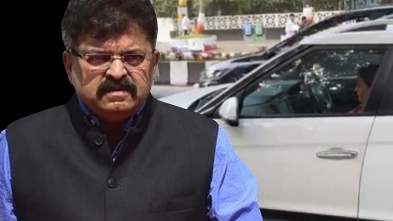 सांगोला : खाजगी हॉस्पिटलमध्ये बिलासाठी अडवणूक; जखमी वारकऱ्यांच्या नातेवाईकांचा आरोप Mumbai Tak