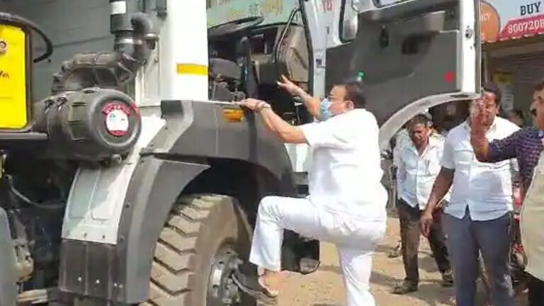 पृथ्वीराज चव्हाण काँग्रेस अध्यक्षपदाचे उमेदवार होणार? : G-23 चे नेते आझादांच्या भेटीला Mumbai Tak