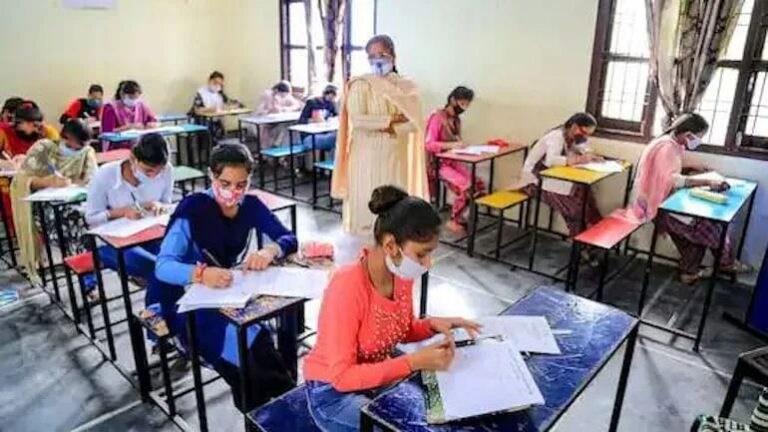 दहावी-बारावीच्या परीक्षा ऑफलाईनच होणार; सर्वोच्च न्यायालयाने याचिकाकर्त्यांना झापलं Mumbai Tak