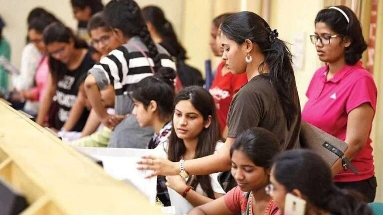 Maharashtra HSC Board 2022 Result : बारावीचा निकाल कुठे आणि कसा पाहता येणार? Mumbai Tak