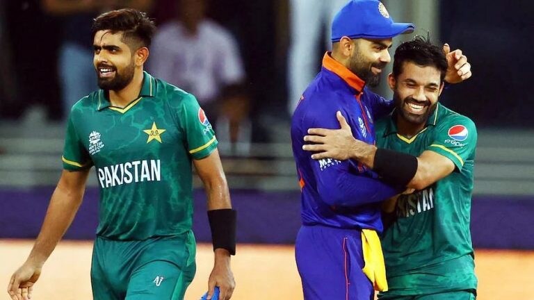 T20 WC, India vs Pakistan: सोशल मीडियात कोहलीचं प्रचंड कौतुक, पाकिस्तानी बोर्डाने देखील केलं ट्वीट Mumbai Tak