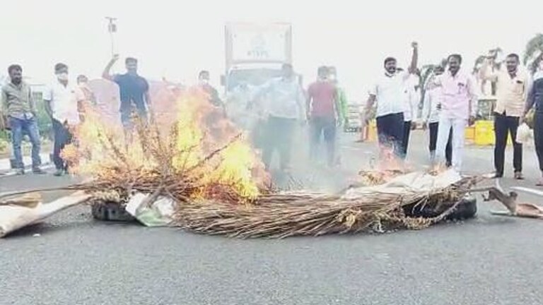 उजनीच्या पाण्यावरुन संघर्ष कायम, इंदापुरात आंदोलनाला सुरुवात Mumbai Tak