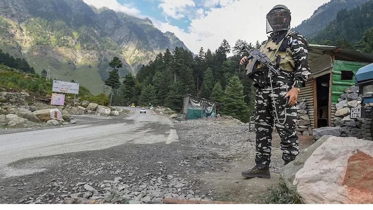 भारत-चीन सैन्य पुन्हा आमने-सामने; अरुणाचल प्रदेशात 200 चिनी सैनिकांना रोखलं Mumbai Tak