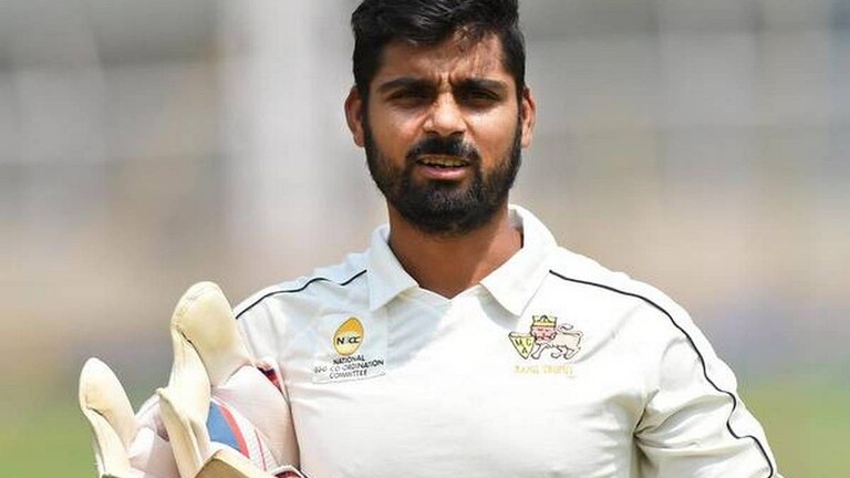 मॅनेजरच्या परवानगीनंतरच मौलवी ड्रेसिंग रुममध्ये आले ! Mumbai Tak