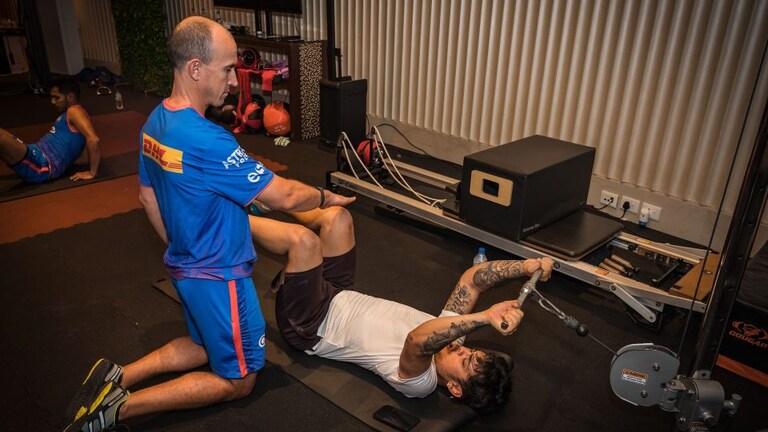 IPL 2022 : मुंबई इंडियन्सला दहा हत्तींचं बळ, सूर्यकुमार यादव संघात दाखल Mumbai Tak